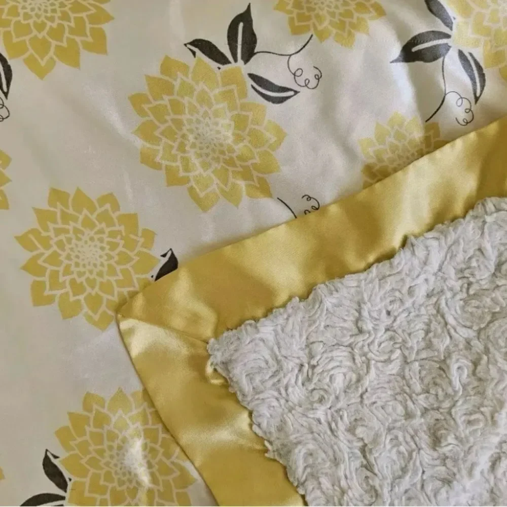 ♥️ The Peanut shell STELLA Yellow Cream
Gray Baby Blanket Dahlia Flowers - Picture 5 of 12